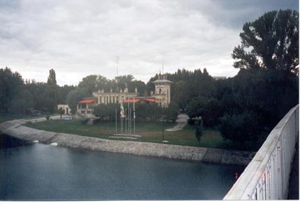 Gyor Rowing Club lr.jpg (101431 bytes)